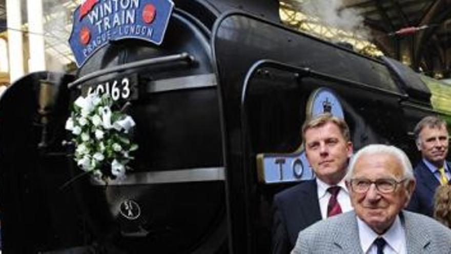 Llega a Londres el tren con 22 supervivientes del holocausto en gratitud al &#039;Schindler británico&#039;