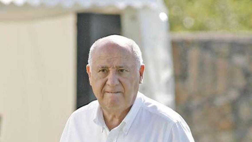 Amancio Ortega durante un torneo en Casas Novas. / cabalar