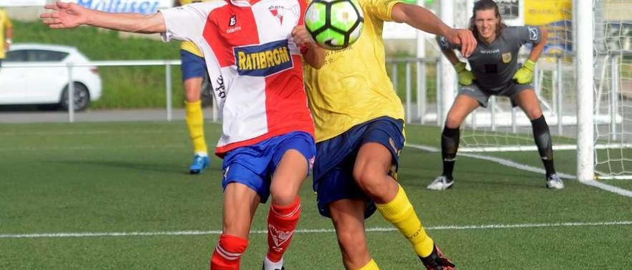 El duelo de la tarde del domingo en Sanxenxo se saldó con triunfo arlequinado (0-3). // Noé Parga