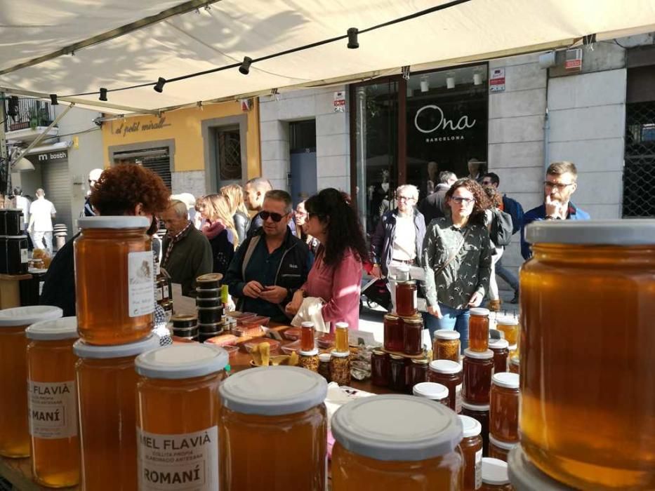 Milers de persones omplen el Barri Vell de Girona per Tots Sants