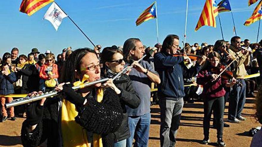 Un grup de músics dels que cada diumenge són a Lledoners