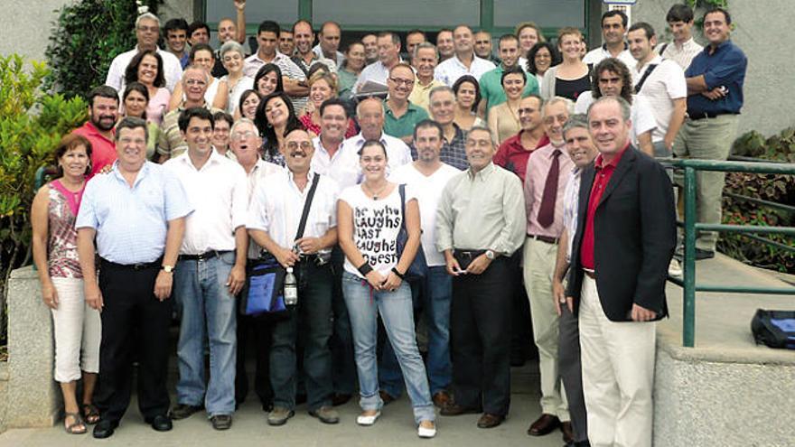 Foto de familia de la segunda promoción de la Especialización en el Manejo de la Materia Orgánica, en Arucas.