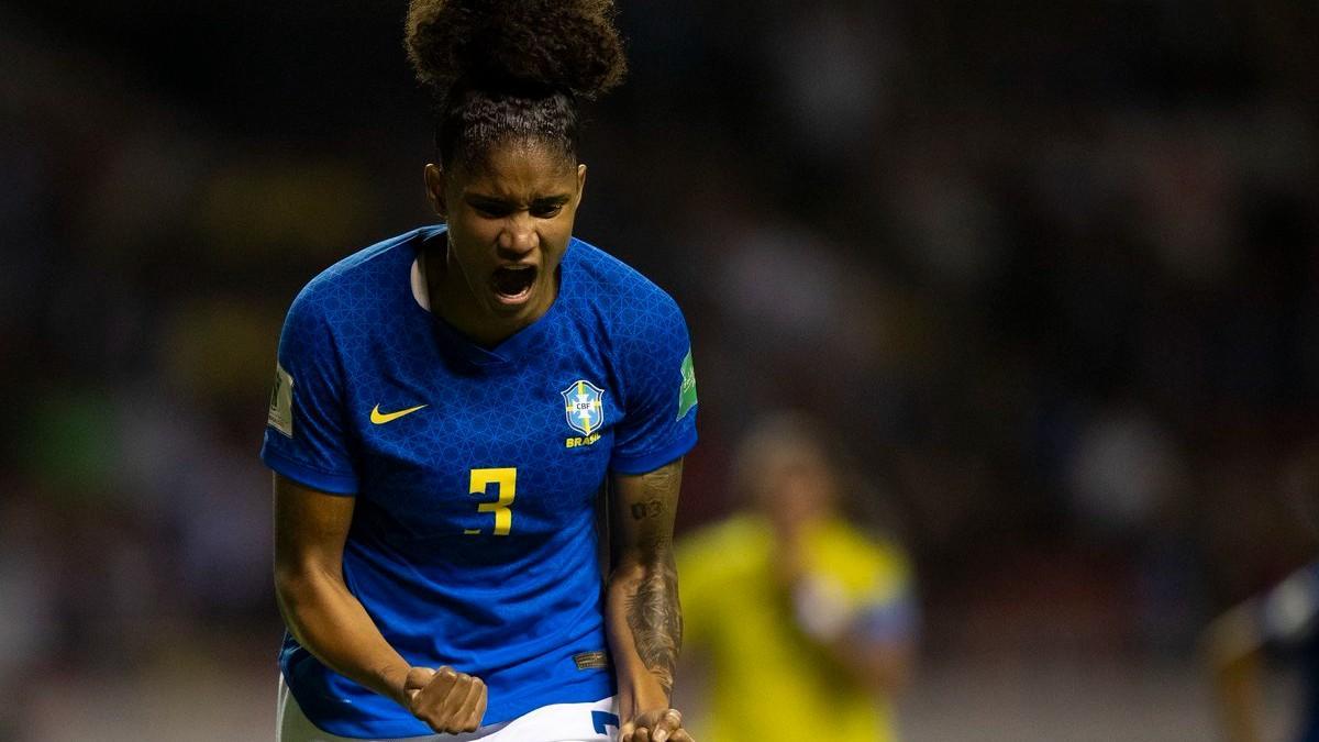 Tarciane Lima, celebrando el gol