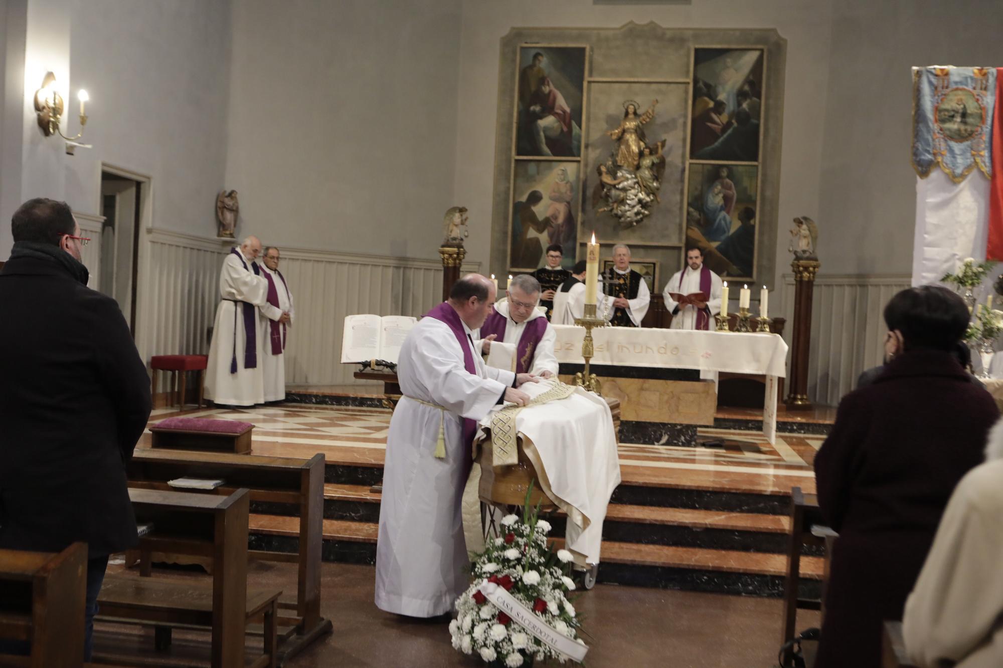 El funeral de "Don Manuel", Manuel Prieto, sacerdote en Laviana 36 años