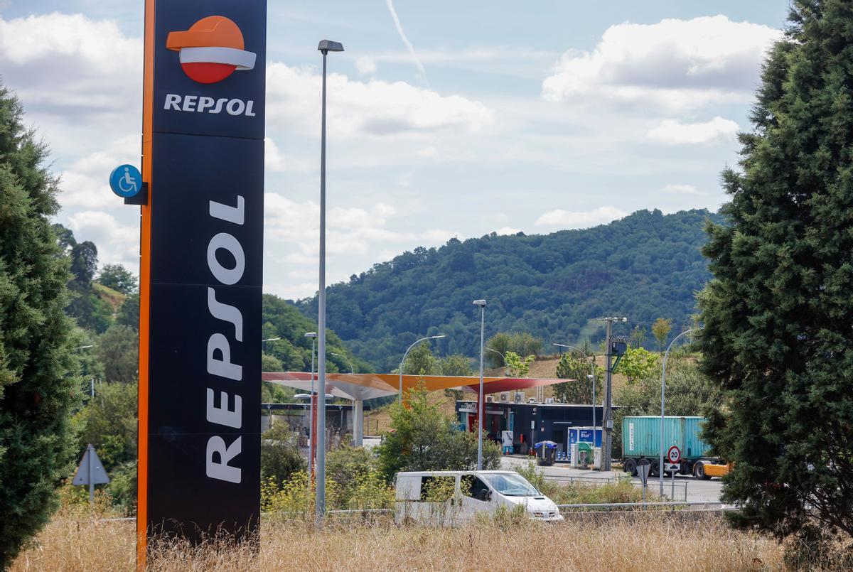 Una gasolinera de Repsol en Bilbao. EFE/Luis Tejido