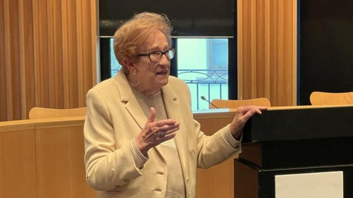 Ma Rosa Vidal Capdevila durant l'entrega del reconeixement.