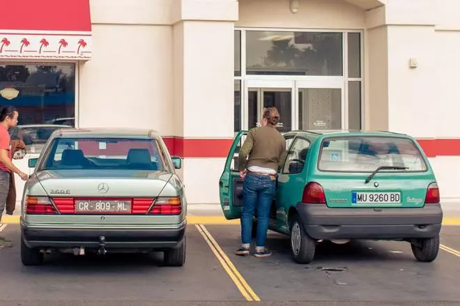 El dueño del twingo murciano en EEUU responde a las críticas: "Me gustaría hablar español para contestar"