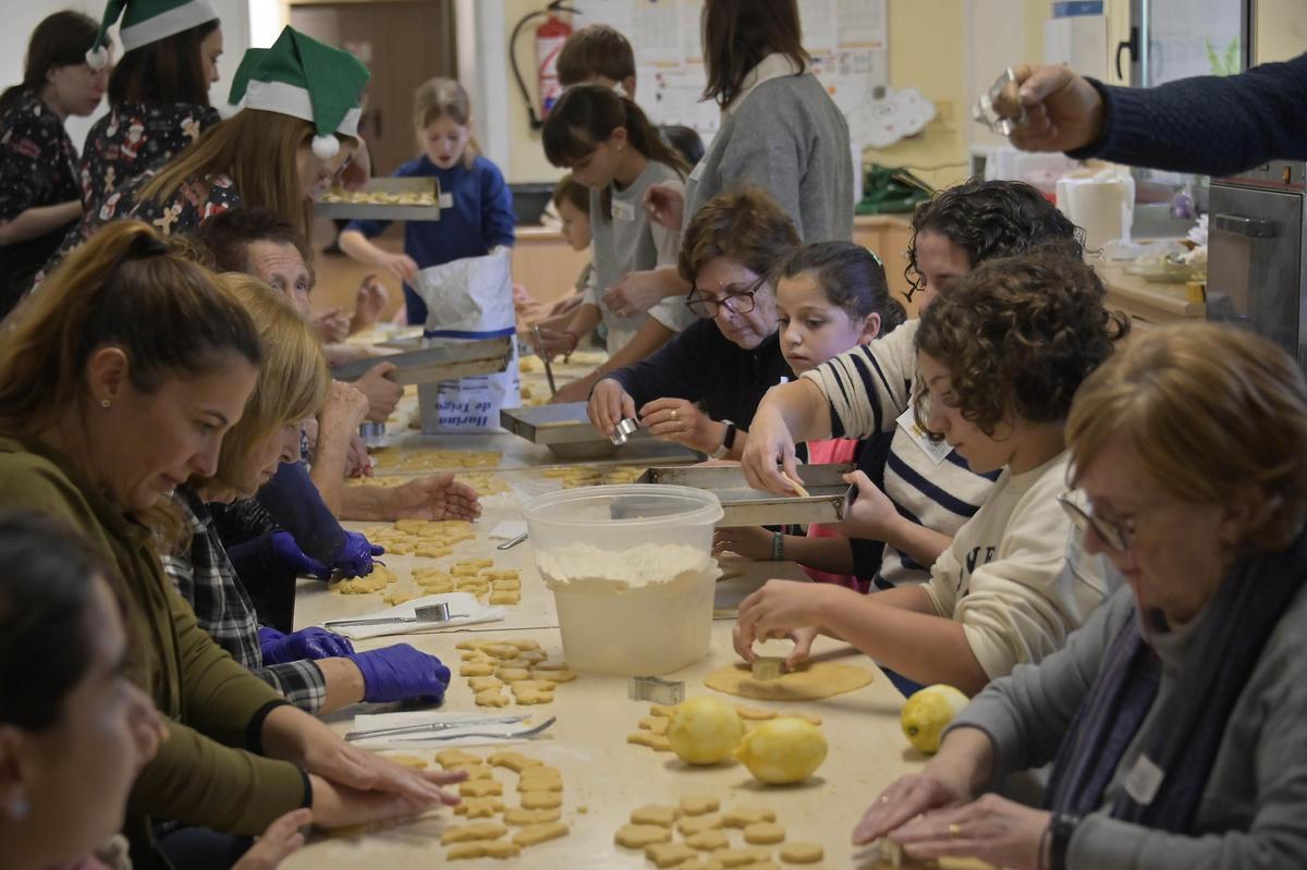 Taller de dulces navideños en el Museo Escolar de Puçol