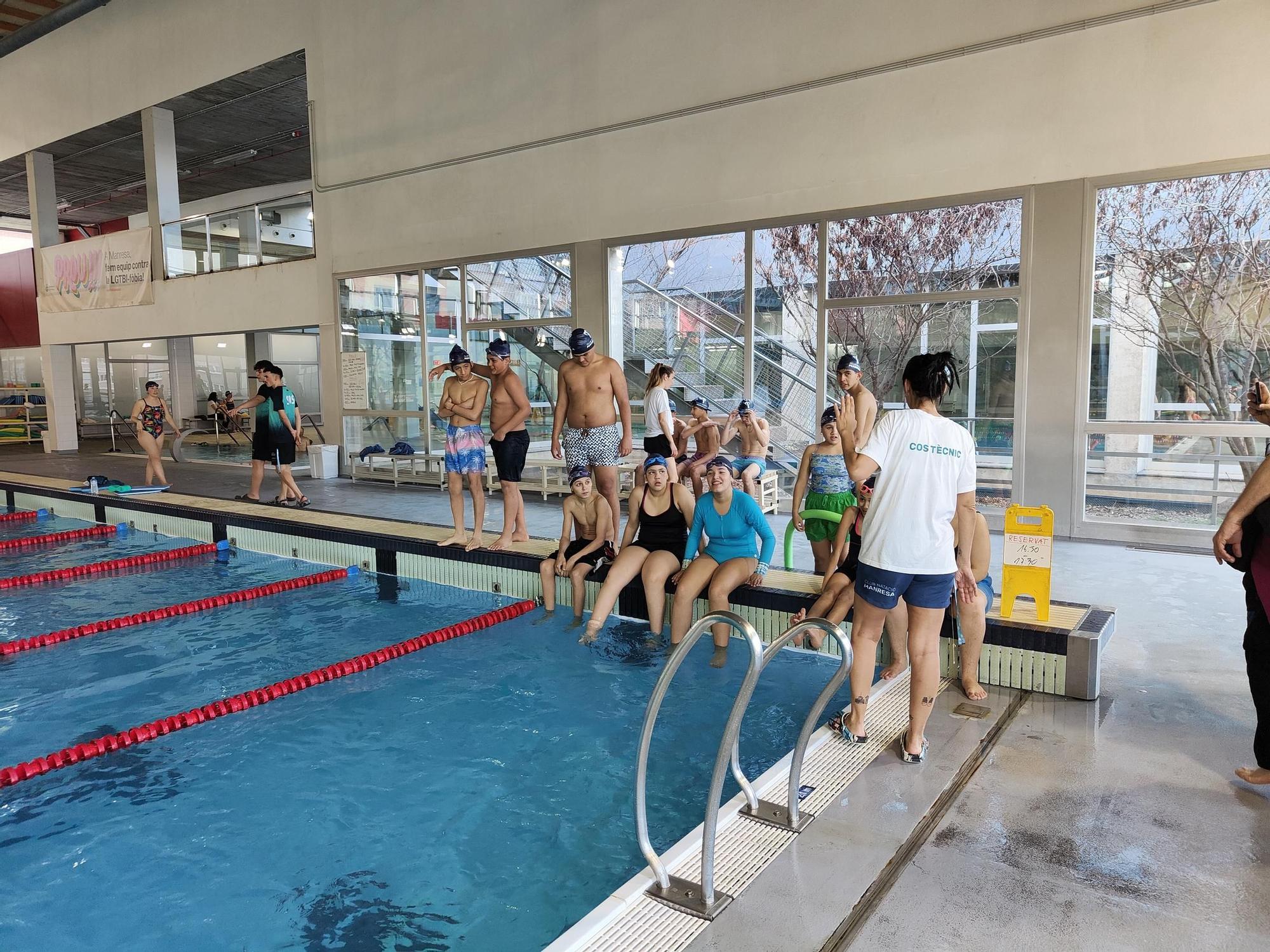 Imatges de la presentació del projecte Joves d'Aigua, a les piscines Manel Estiarte Duocastella