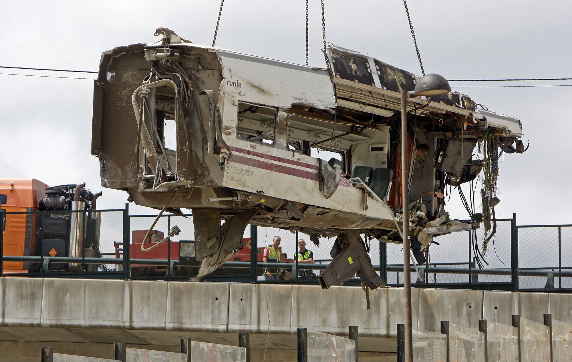 Un día después del trágico accidente ferroviario ocurrido en la curva de Angrois