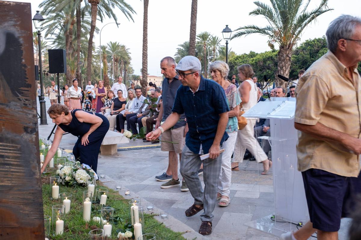 Prohens homenajea a las víctimas de los bombardeos republicanos sobre Palma en un acto sin Memòria de Mallorca