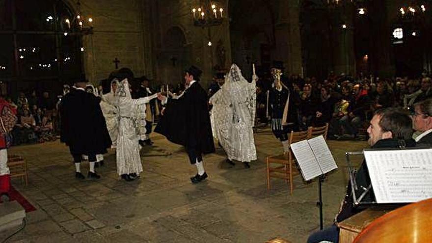 Moià homenatja el patró amb balls tradicionals