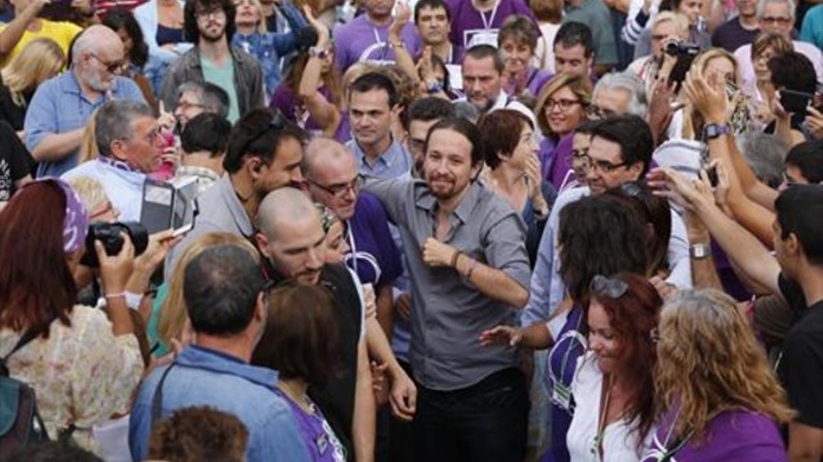 Pablo Iglesias, ayer, a su llegada al mitin de Sí que es Pot en Mataró.