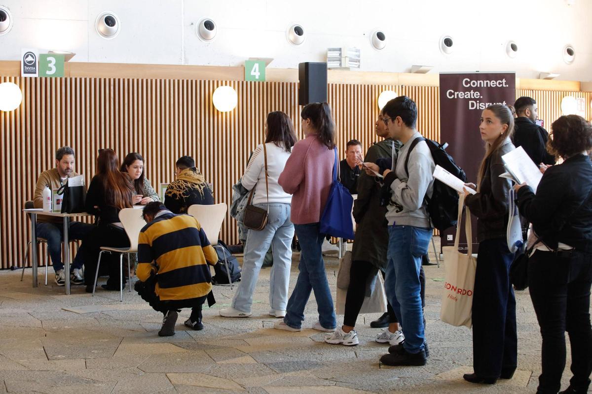Imagen de la última feria de empleo celebrada en el Palacio de Congresos de Santa Eulària, el pasado mes de marzo.