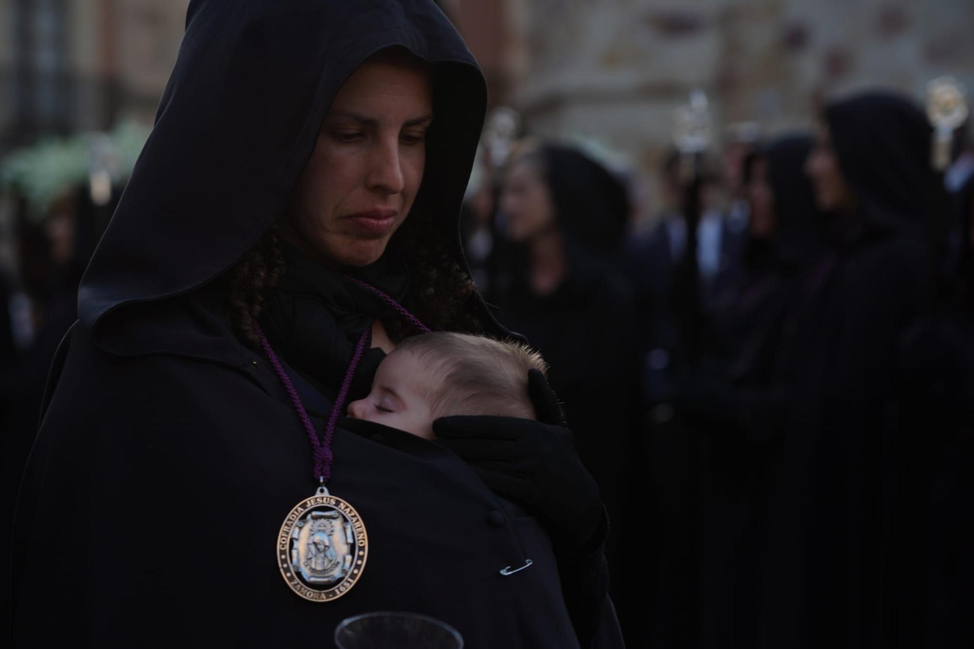 GALERÍA | La procesión de la Soledad, en imágenes