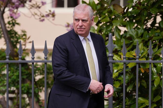 Una víctima de Epstein acusa a Buckingham de tapar durante años los correos que comprometen al expríncipe Andrés