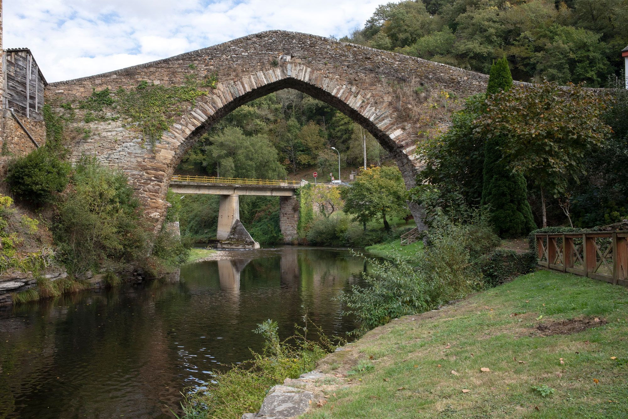 Puente medieval en Navia de Suarna