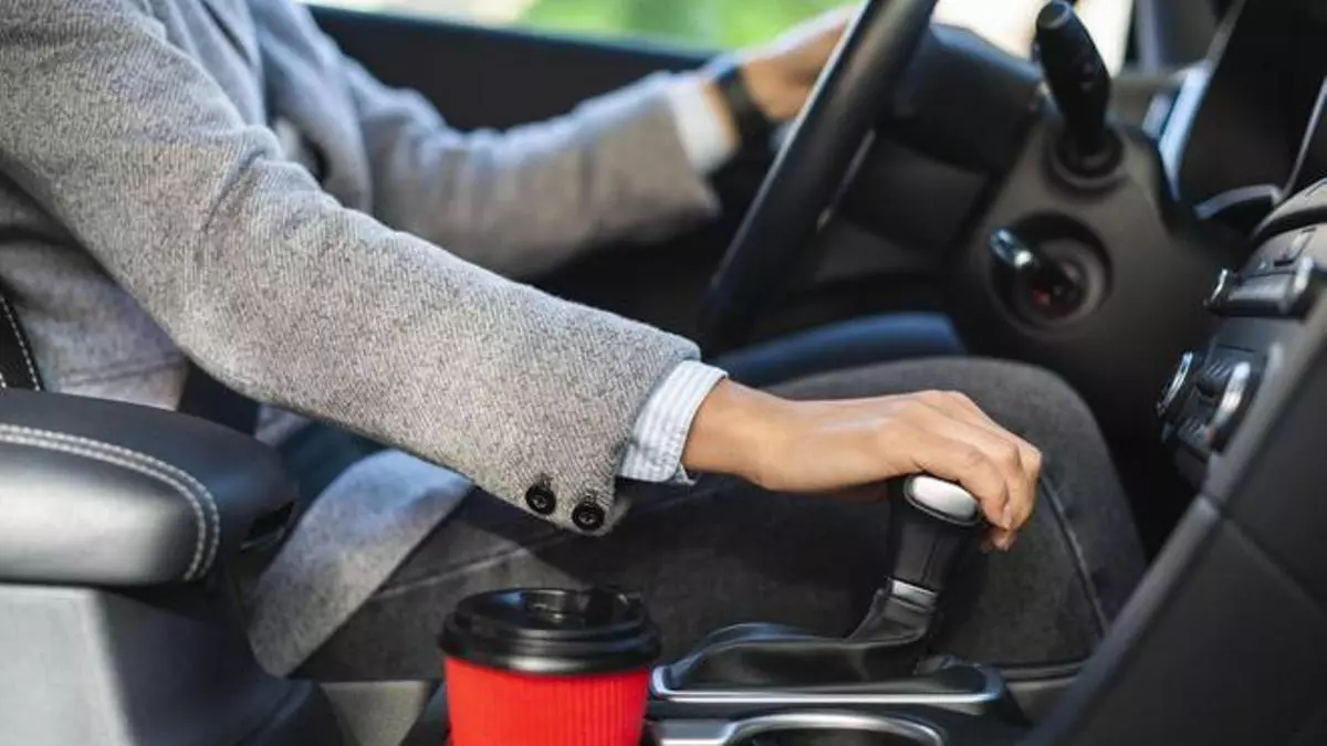 Este es el comportamiento al conducir que podría acabar rompiendo tu coche