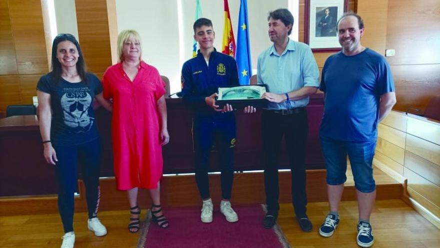 Reconocimiento en Arteixo al patinador Unai Cereijo