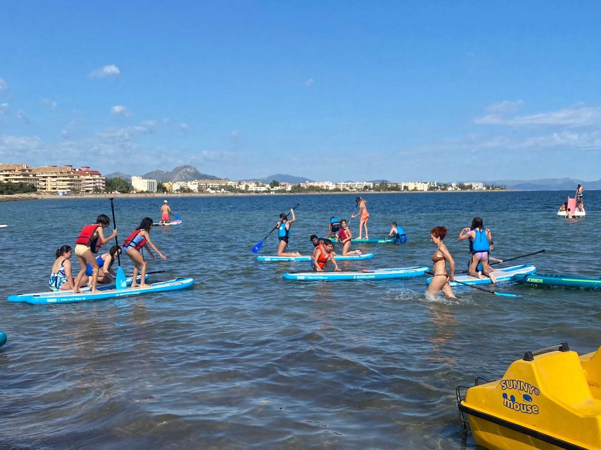 Practica el deporte acuático que prefieras en el Water Sport Center de Marina El Portet.