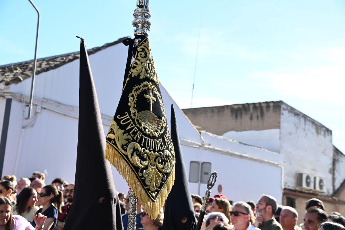 Nuevo banderín de juventud de la hermandad del Amor.