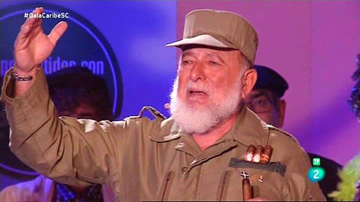 Fidel Castro (Antonio Meseguer), en los Carnavales de Santa Cruz de Tenerife, retransmitidos por La 2 de TVE.