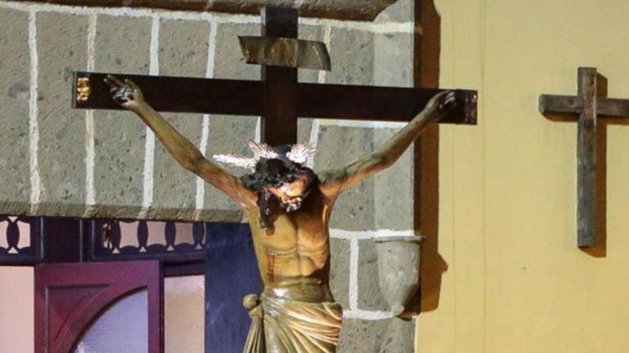 El Cristo sale de la ermita del Espíritu Santo, en Vegueta. | M. D. Q.
