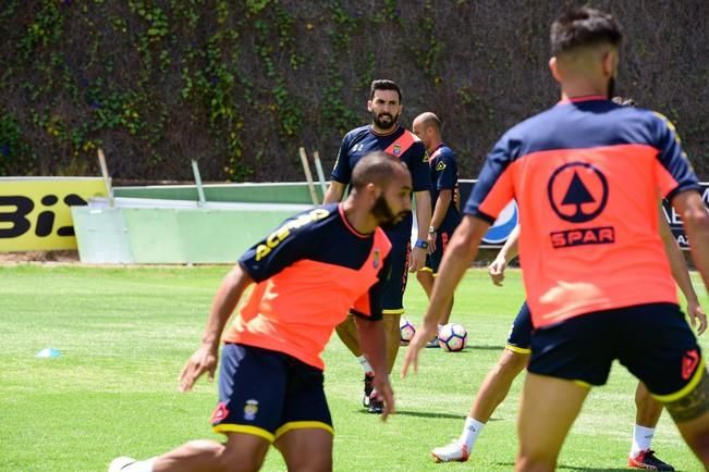 Entrenamiento de la UD Las Palmas en Barranco ...