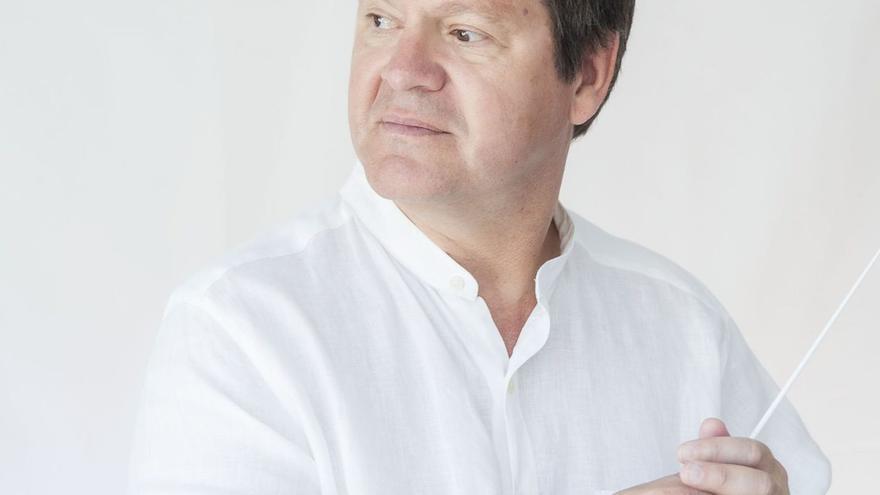 Manuel Hernández-Silva, director de orquesta: «Tanto Mozart como Mahler se sentían atraídos por la música popular»
