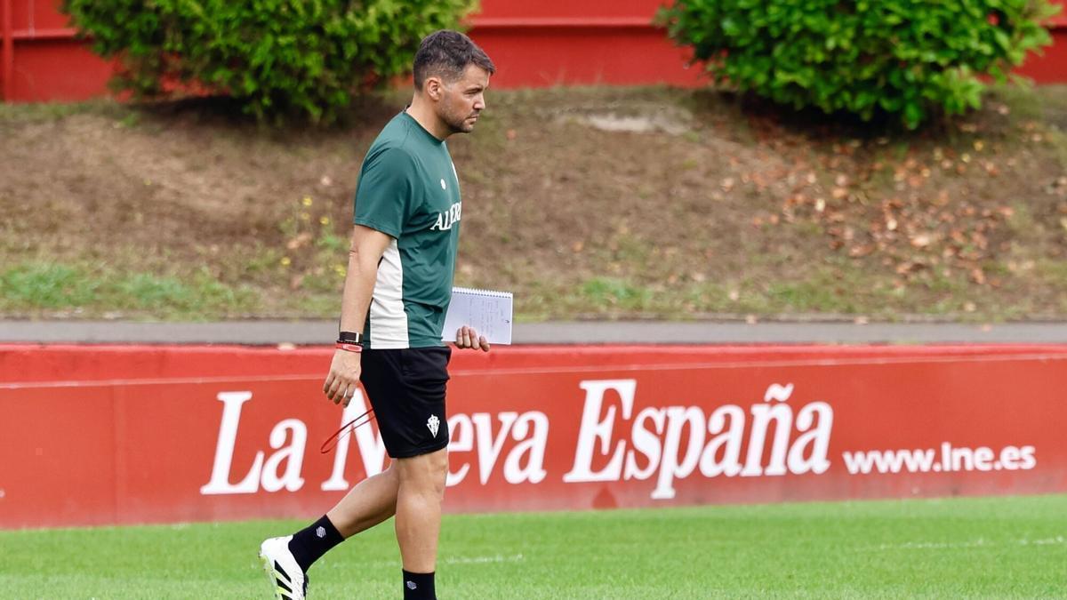 Nicolás Larcamón no da por cerrado el mercado del Sporting: "Hasta la última hora hay oportunidad"