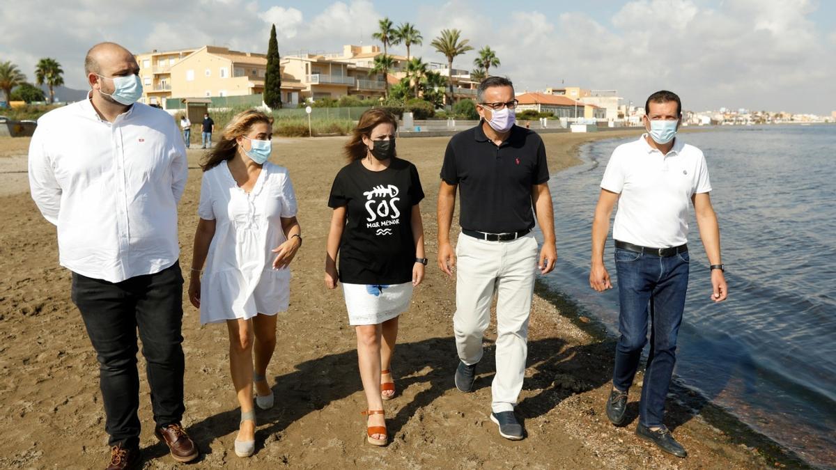 Adriana Lastra visita el Mar Menor.