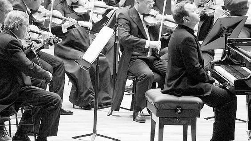 El pianista Elgar Nebolsin seduce al Auditorio con Chopin