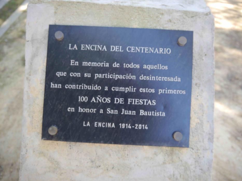 Placa conmemorativa del primer centenario de las fiestas de San Juan.