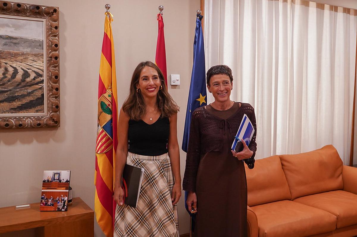 La presidenta de las Cortes de Aragón con la portavoz del PP, Ana Marín.