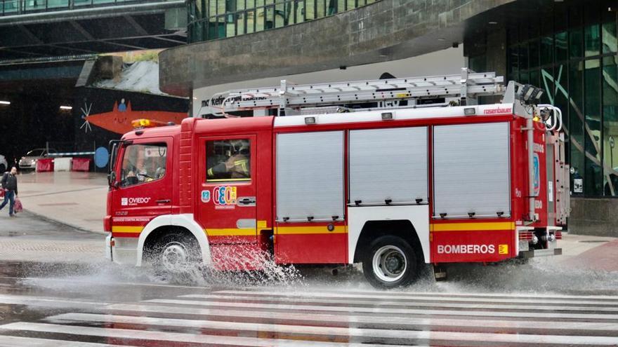 En imágenes: Así ha sido la impresionante tromba de agua caída sobre Oviedo