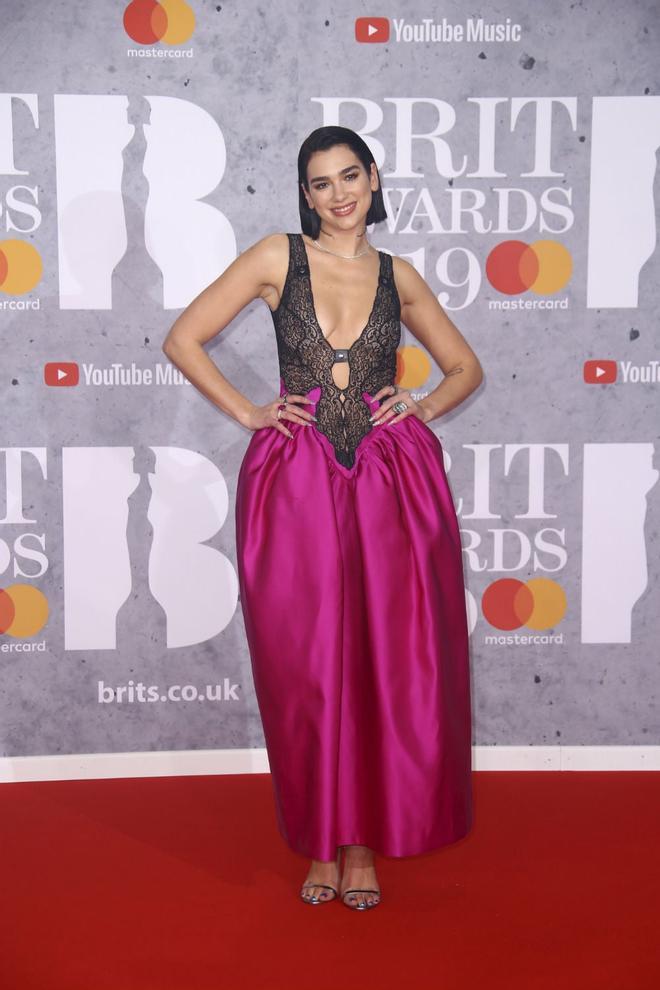 Dua Lipa con vestido de Christopher Kane en los Brit Awards 2019