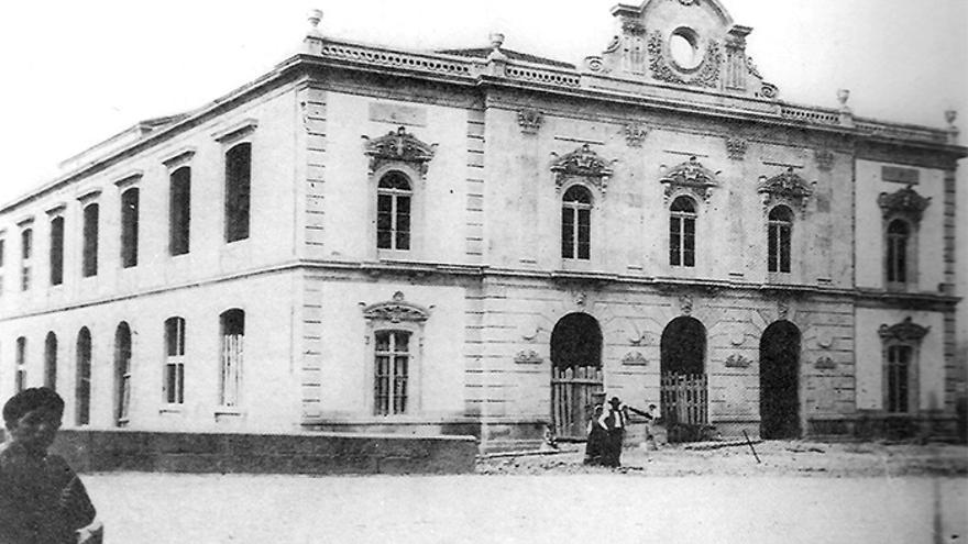 García Barbón, el teatro de los mil nombres