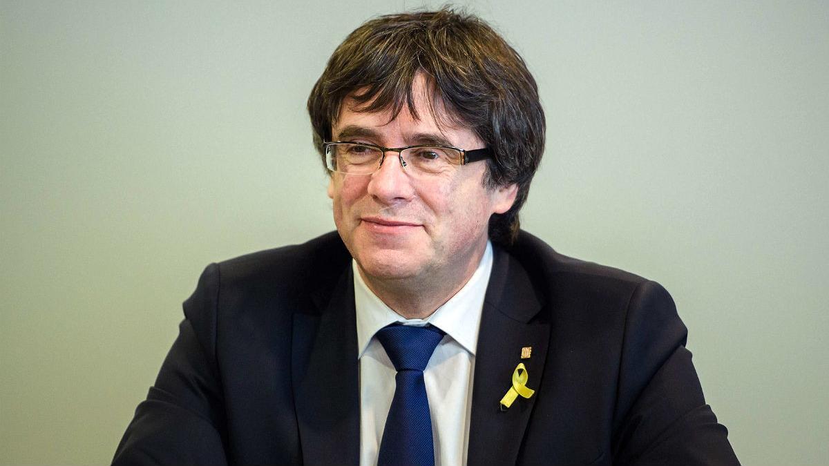 Carles Puigdemont, durante una reunión en Berlín con diputados de Junts per Catalunya.