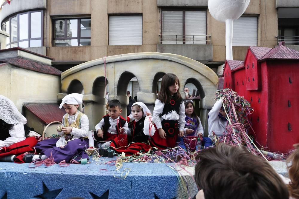 Desfile de carrozas del Día del Bollo de Avilés