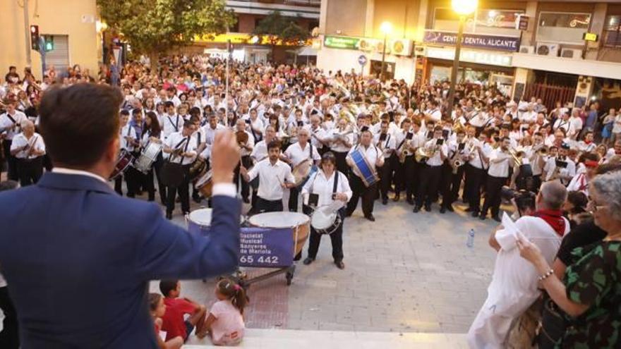 Los músicos marcan el paso en San Blas