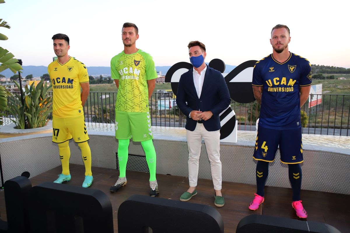 Los equipos de la UCAM presentan sus nuevas equipaciones