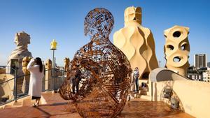 ’Silent Music IV’ (2019), escultura de Plensa instalada en la azotea de La Pedrera. 