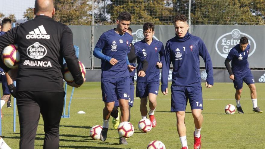 Emre Mor, durante el entrenamiento de esta mañana en A Madroa. // Alba Villar