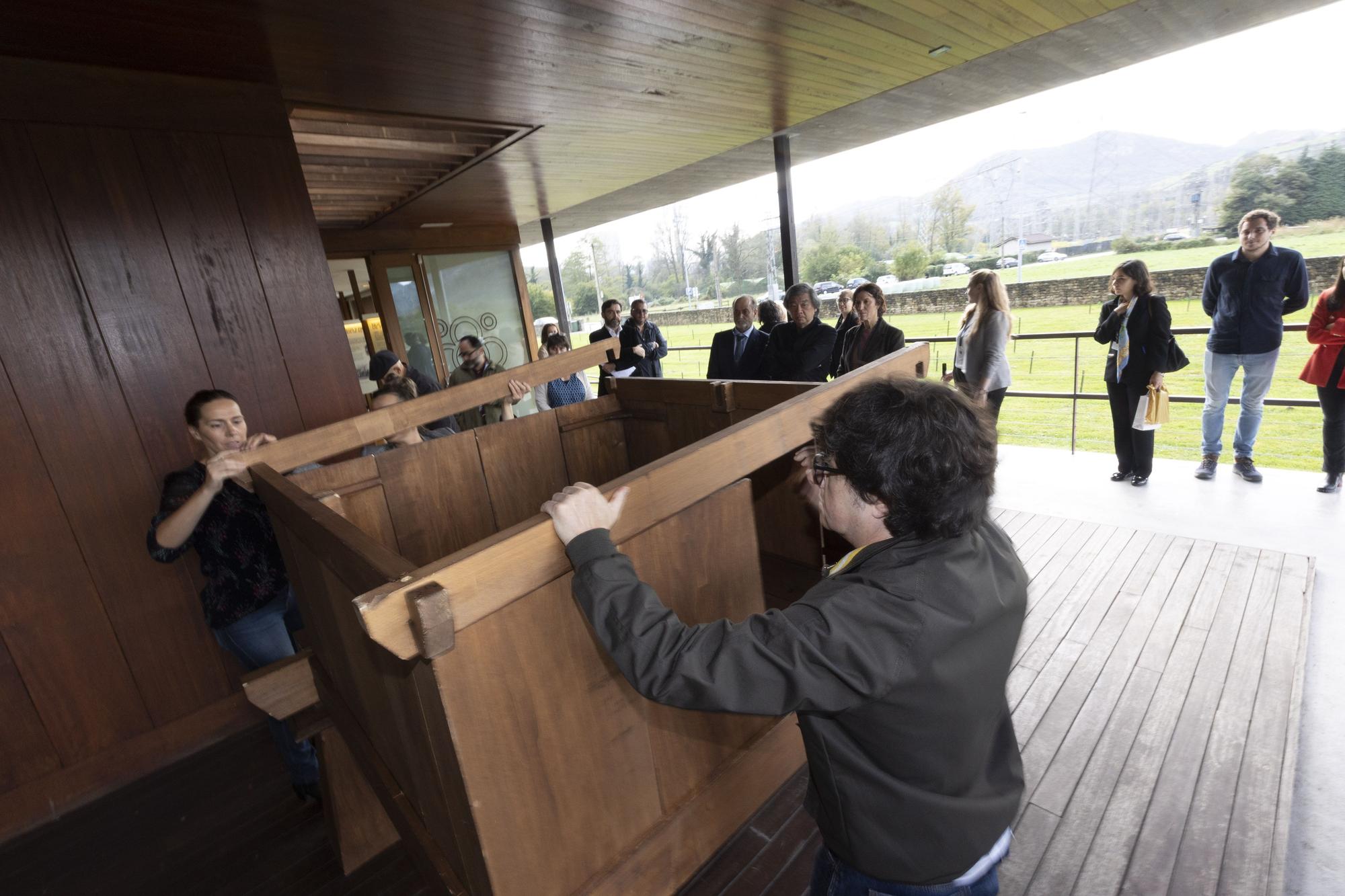 Shigeru Ban disfruta en Asturias: el arquitecto premio "Princesa" de la Concordia visita los hórreos