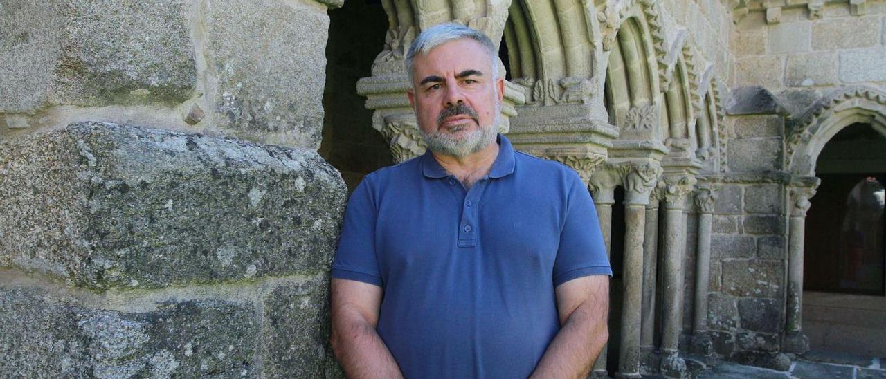 Fernando Alañón, en el claustro de San Francisco de Ourense.