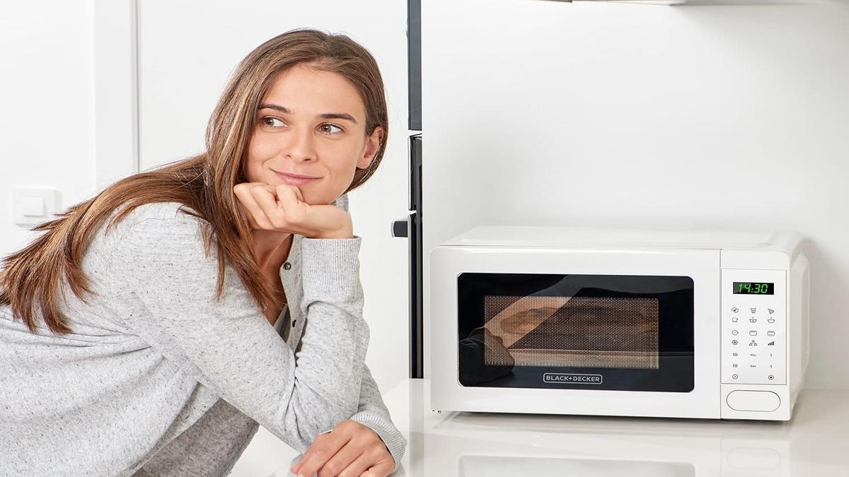 El microondas compacto que necesitas en tu cocina con un 59% de descuento