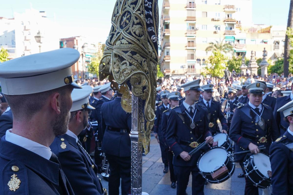 Formación en los Trinitarios de la agrupación musical Cristo de Gracia, el pasado Jueves Santo.