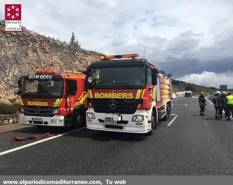 Así se actúa en un accidente de un camión con mercancías peligrosas