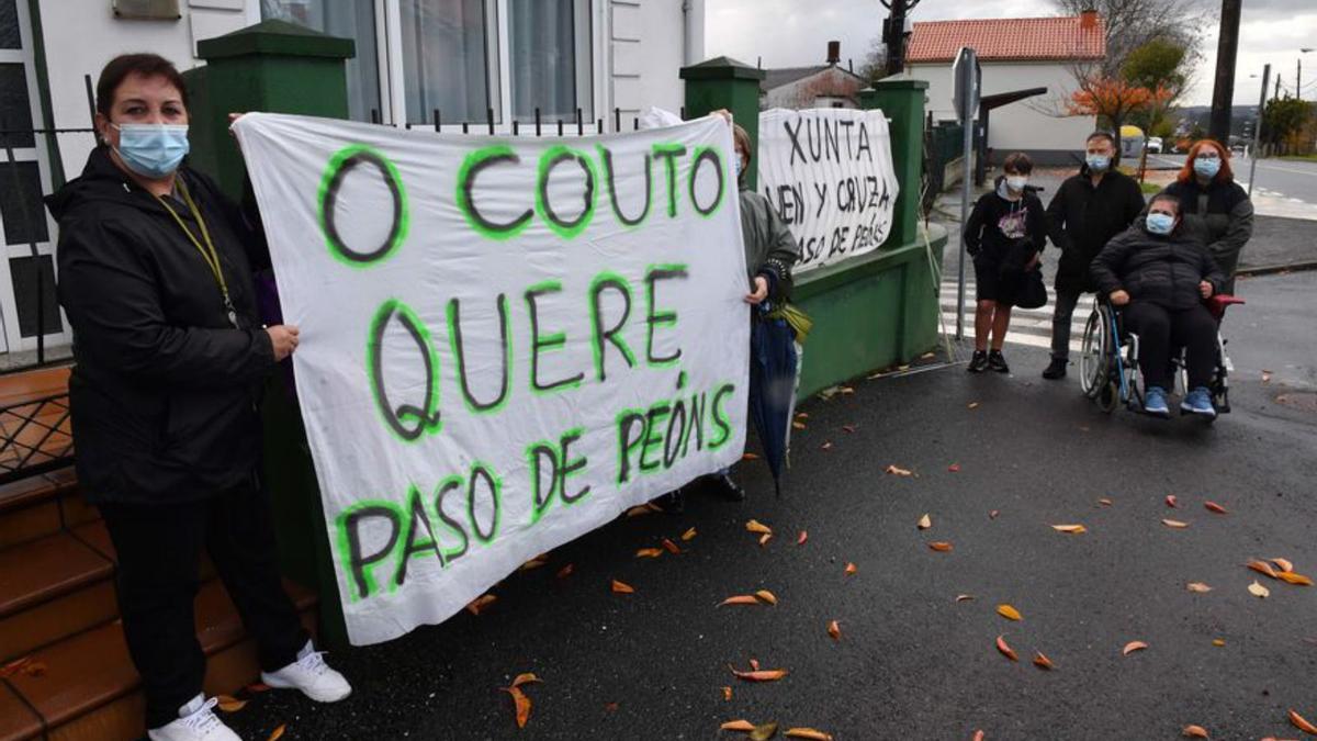 Protesta, ayer, en O Couto.   | // VÍCTOR ECHAVE