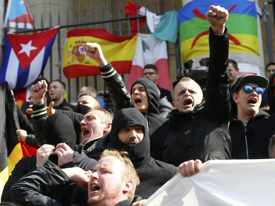 Un grupo de ultras de extrema derecha han tratado de sabotear una concentración pacífica en recuerdo a las víctimas de los atentados en la Plaza de la Bolsa de Bruselas.